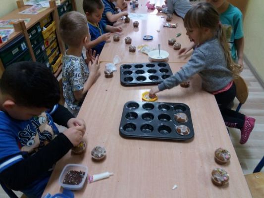 Grafika #11: "Gorączka przedświąteczna" i wigilia w oddziale przedszkolnym