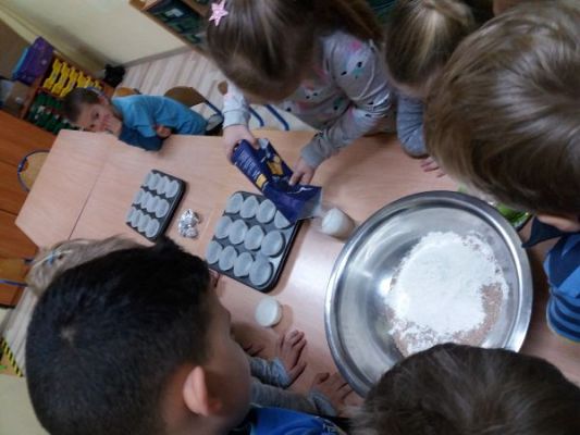 Grafika #9: "Gorączka przedświąteczna" i wigilia w oddziale przedszkolnym