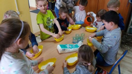 Grafika #0: Wiosna budzi zieleń