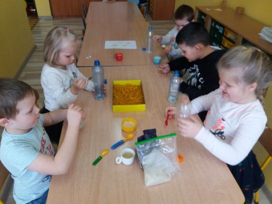 Grafika #23: "W naszym pokoju pełno muzyki jest" - tydzień z muzyką