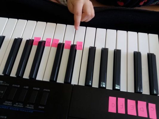 Grafika #28: "W naszym pokoju pełno muzyki jest" - tydzień z muzyką