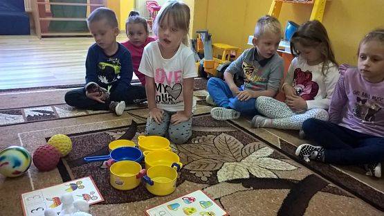 Grafika #0: Pierwsze dni w przedszkolu