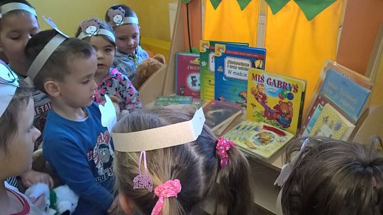 Grafika #2: Dzień Pluszowego Misia