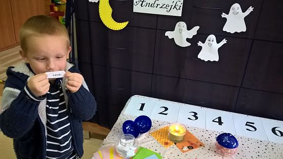 Grafika #3: Wróżby andrzejkowe w przedszkolu
