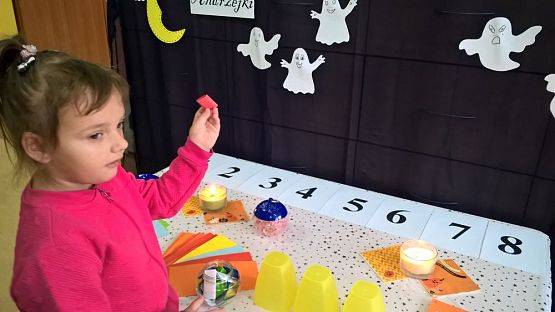 Grafika #1: Wróżby andrzejkowe w przedszkolu