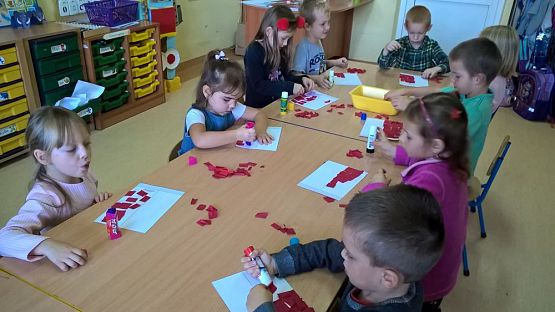 Grafika #2: 100-lecie odzyskania niepodległości przez Polskę