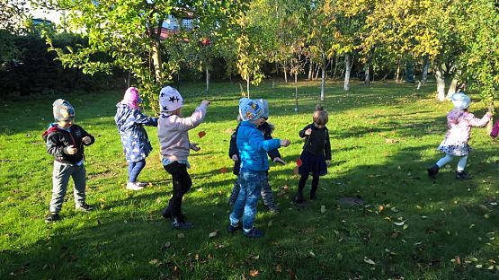 Grafika #3: Spacerkiem po sadzie