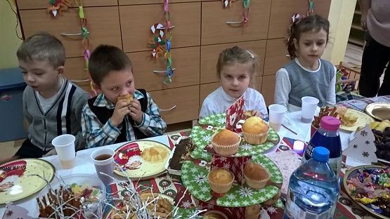 Grafika #2: Wigilijny poczęstunek w zerówce