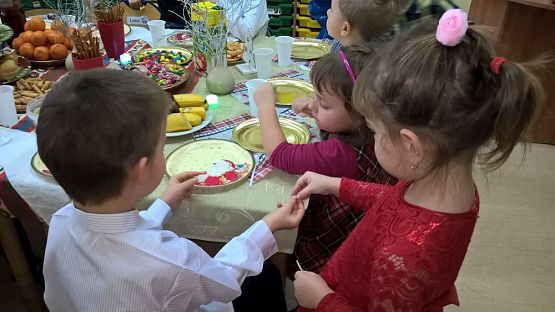 Grafika #1: Wigilijny poczęstunek w zerówce