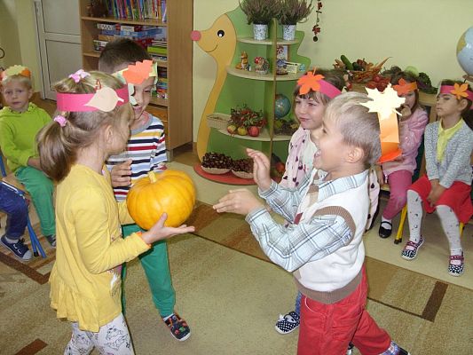 Grafika #2: Jesień zawitała do przedszkola