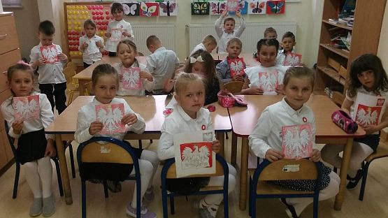 Grafika #2: MAJOWE ŚWIĘTA