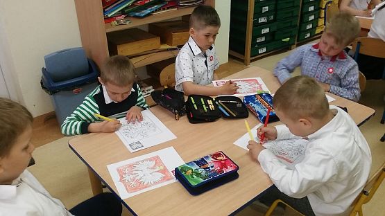 Grafika #1: MAJOWE ŚWIĘTA