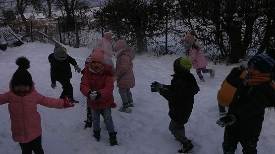 Grafika #1: Zimowe zabawy