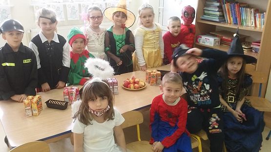 Grafika #8: "W karnawale modne bale"