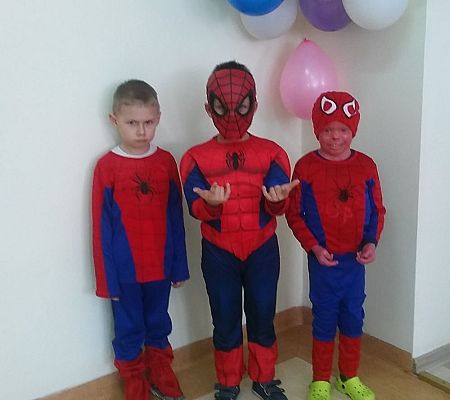 Grafika #4: "W karnawale modne bale"