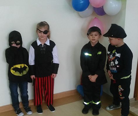 Grafika #3: "W karnawale modne bale"