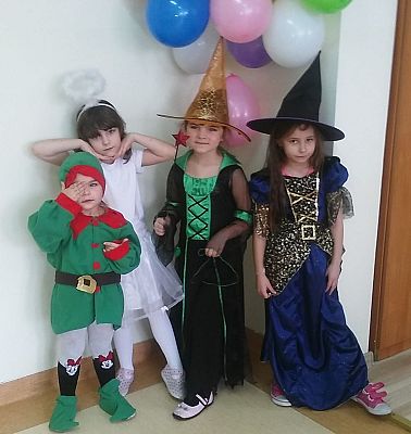 Grafika #2: "W karnawale modne bale"