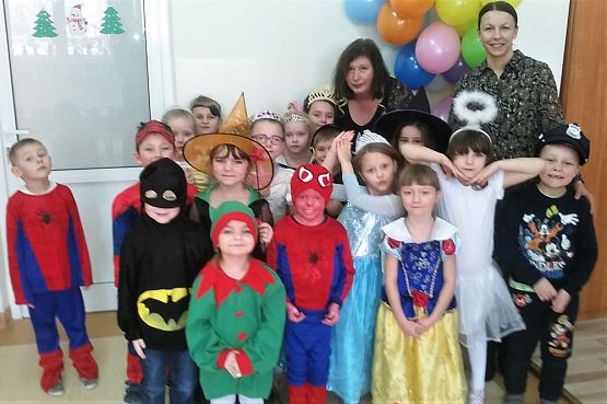 Grafika #0: "W karnawale modne bale"