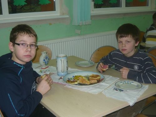 Grafika #11: Klasa piąta poznaje smak kaszubskich kanapek