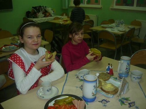 Grafika #10: Klasa piąta poznaje smak kaszubskich kanapek