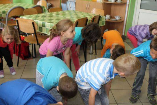 Grafika #1: Klasa 1 podczas zabawy w języku kaszubskim