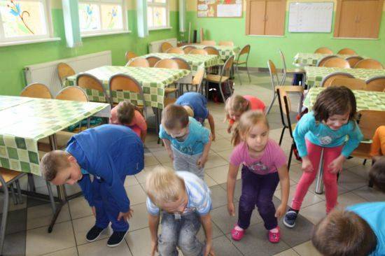 Grafika #4: Klasa 1 podczas zabawy w języku kaszubskim