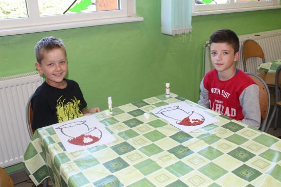 Grafika #4: Klasa 2 wykleja jesienne grzyby