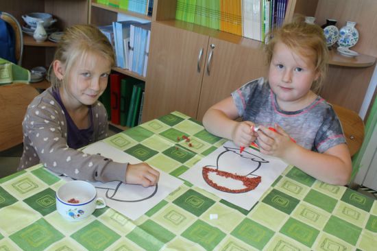 Grafika #0: Klasa 2 wykleja jesienne grzyby