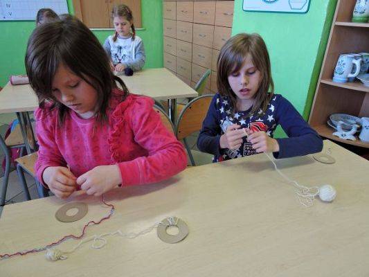 Grafika #0: Pompony w wykonaniu klasy I i II