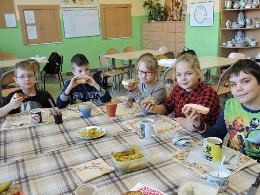 Grafika #4: Pajda swojskiego chleba ze smalcem