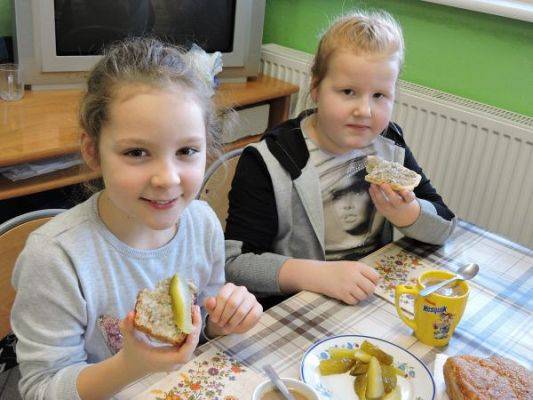 Grafika #3: Pajda swojskiego chleba ze smalcem