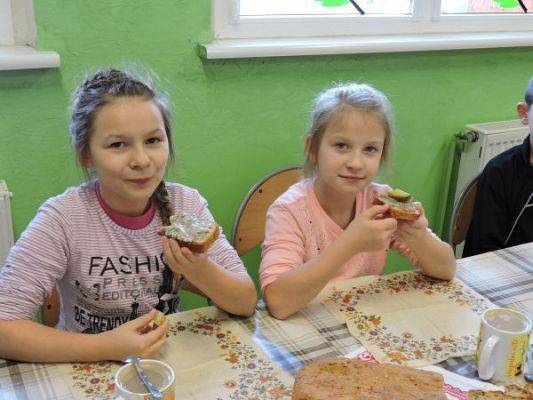 Grafika #2: Pajda swojskiego chleba ze smalcem