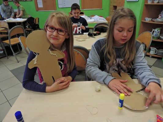 Grafika #3: Kaszubskie lalki