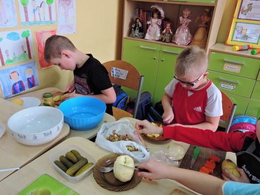 Grafika #2: Bardzo kaszubska sałatka w wykonaniu klasy I i II