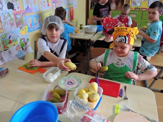 Grafika #0: Bardzo kaszubska sałatka w wykonaniu klasy I i II