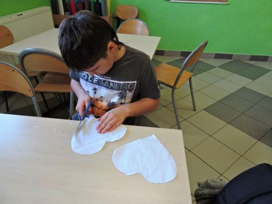 Grafika #1: Poduszki na igły w kształcie serca