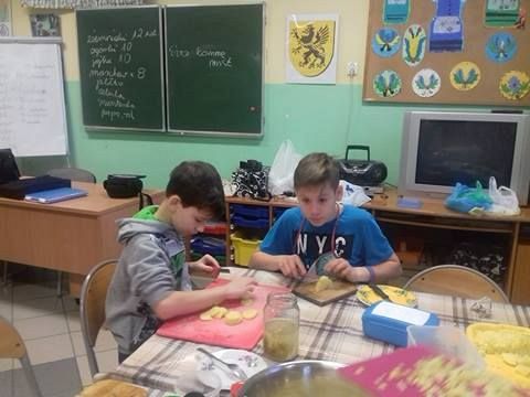 Grafika #0: Sałatka warzywna w wykonaniu klasy V i VI