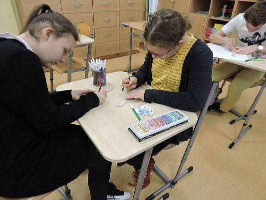 Grafika #2: Malowanie na drewnie