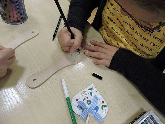 Grafika #0: Malowanie na drewnie