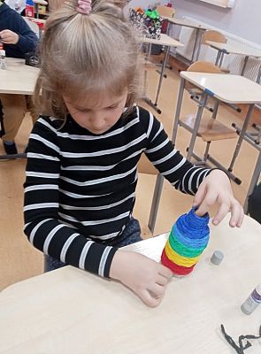 Grafika #4: Wazony z butelki i bibuły - klasa 3 i 4.