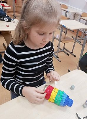 Grafika #2: Wazony z butelki i bibuły - klasa 3 i 4.