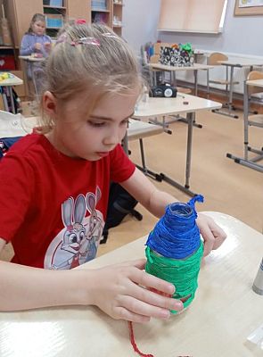 Grafika #3: Wazony z butelki i bibuły - klasa 3 i 4.