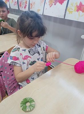 Grafika #2: Pompony w wykonaniu klasy 1 i 2.