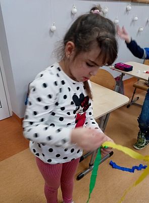 Grafika #2: Kaszubski łańcuch na choinkę - klasa 1 i 2.