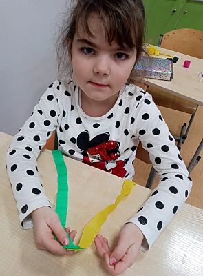 Grafika #1: Kaszubski łańcuch na choinkę - klasa 1 i 2.