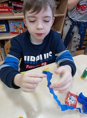 Grafika #9: Kaszubski łańcuch na choinkę - klasa 1 i 2.