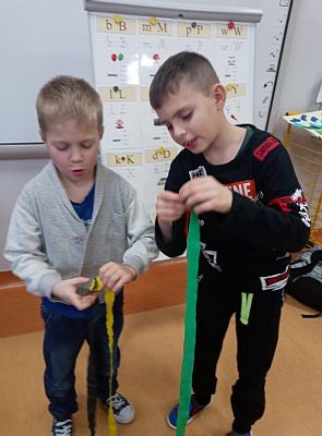 Grafika #10: Kaszubski łańcuch na choinkę - klasa 1 i 2.