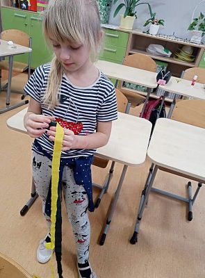 Grafika #7: Kaszubski łańcuch na choinkę - klasa 1 i 2.