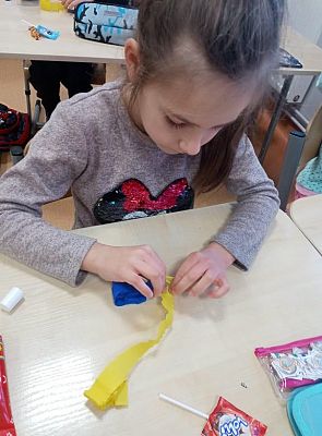 Grafika #0: Kaszubski łańcuch na choinkę - klasa 1 i 2.