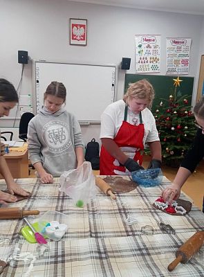 Grafika #9: Pieczemy pierniki - klasa 8.